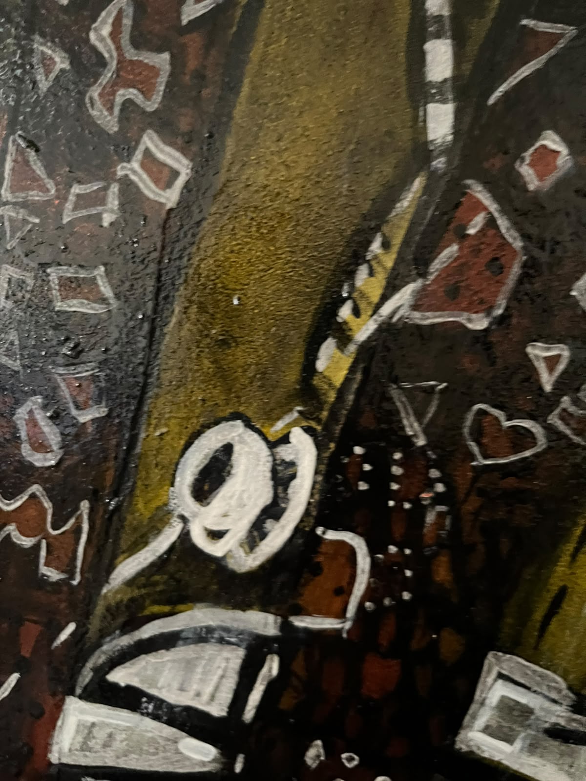Detail — pale mask shape over olive ground
